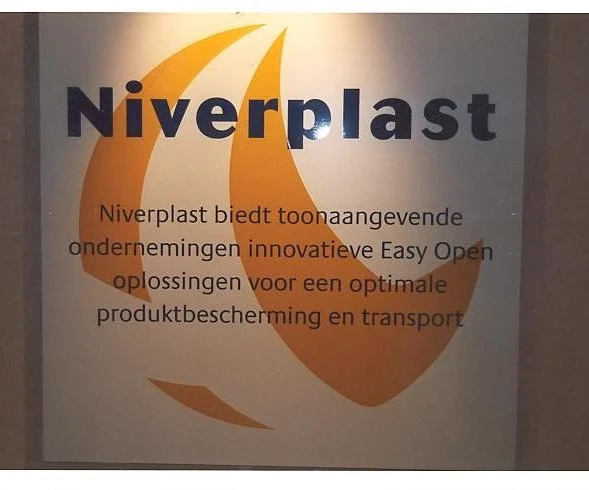 Niverplast logo en pay-off